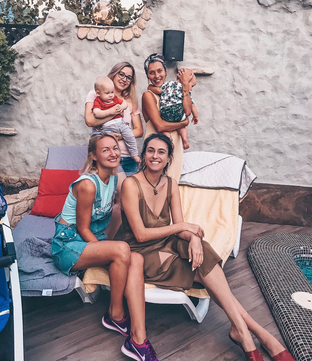 "Дівчата – красуні": Регіна Тодоренко замилувала кадром з одеськими подружками